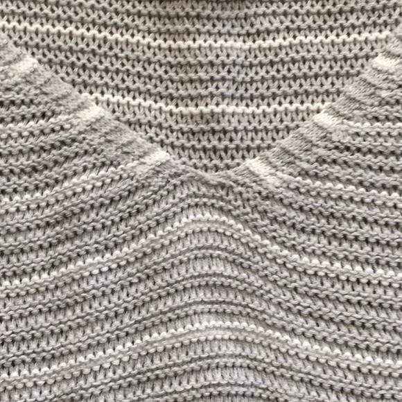 SO Sweater Size XS - Picture 4 of 8